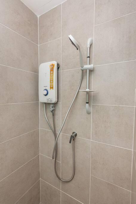 Near Subang Airport Dk Impian 1-2pax * Shah Alam