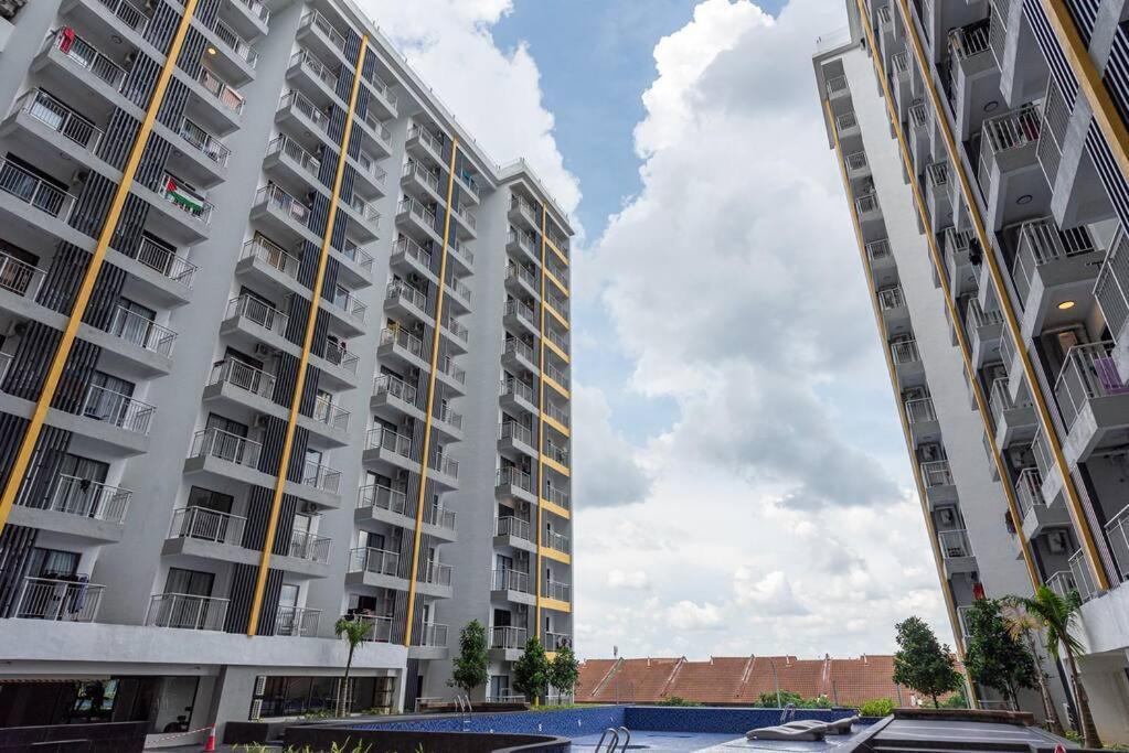 Near Subang Airport Dk Impian 1-2pax Shah Alam