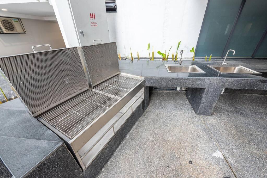 Near Subang Airport Dk Impian 1-2pax